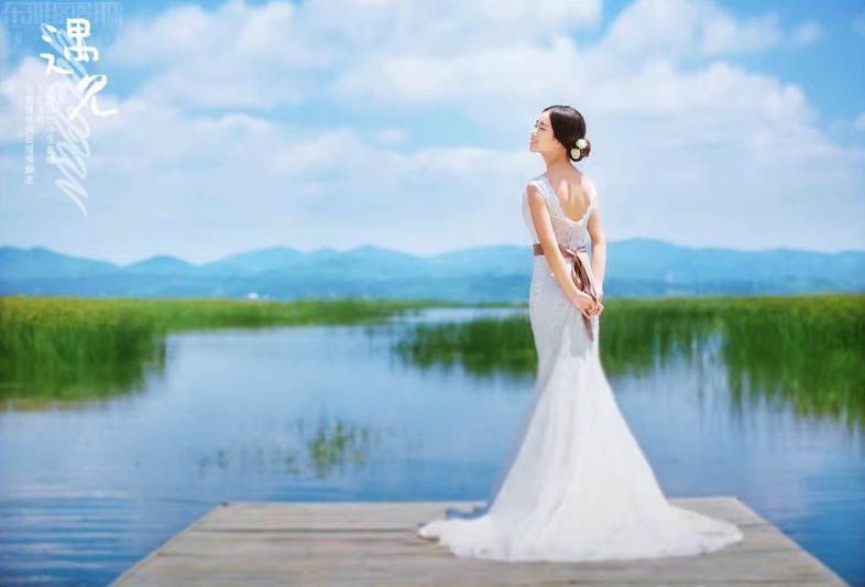 Photoshop怎么给外景婚纱照调出蓝色小清新艺术效果?